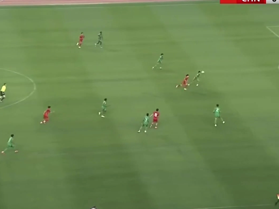 太强了！邝兆雷助攻，何思凡吊射破门，U16国足1-0沙特