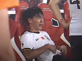 国足梦碎世界杯，胡荷韬赛后泪洒赛场