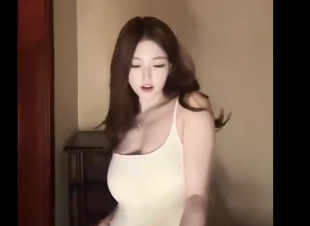 辽宁拉拉队长蛋卷姐姐辣舞，据说还是单身