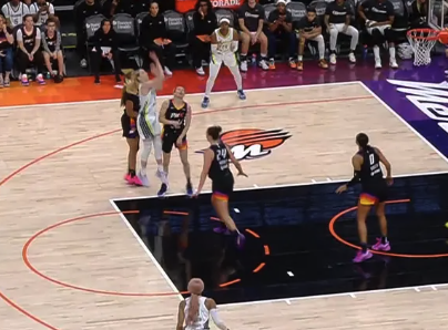 【WNBA】佩奇vs水星 19中13狂轰35分创生涯新高
