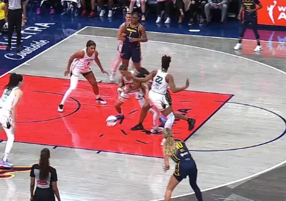 【WNBA】斯图尔特vs狂热 空砍24+5遭遇赛季首败
