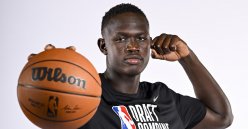 2025年NBA选秀焦点：南苏丹巨塔卡曼-马鲁阿奇潜力解析