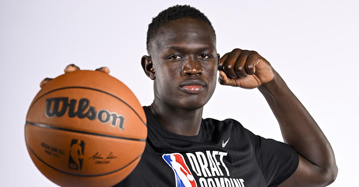 2025年NBA选秀焦点：南苏丹巨塔卡曼-马鲁阿奇潜力解析