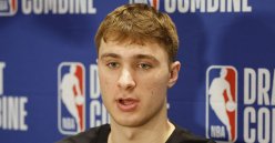 2025年NBA选秀状元热门：杜克全能前锋库珀-弗拉格