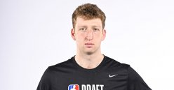 2025年NBA选秀潜力股：全能内线丹尼-沃尔夫深度解析