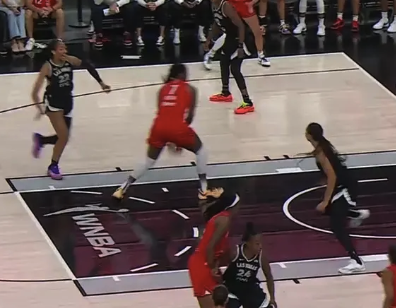 【WNBA】克拉克vs王牌 19+10串联全队