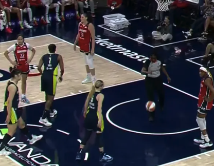 【WNBA】李月汝vs神秘人 出战23分钟贡献6分3篮板