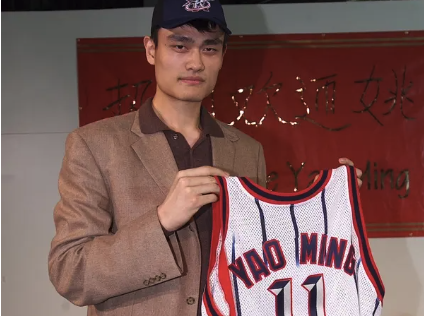 历史上的今天：姚明当选2002年NBA选秀状元