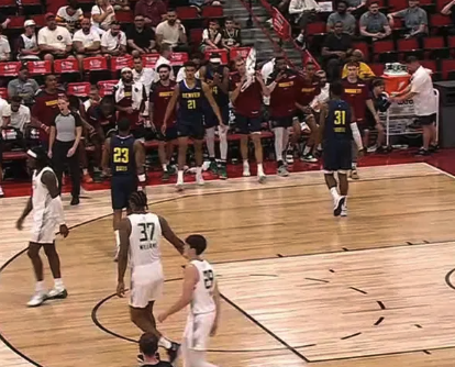 雄鹿vs掘金第一节比赛集锦