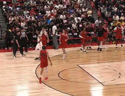 猛龙vs公牛第一节比赛集锦